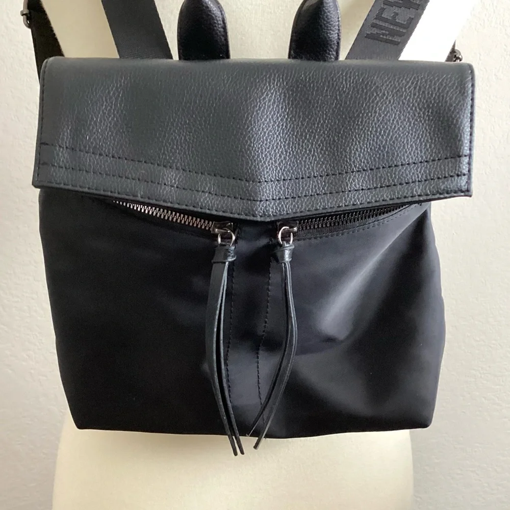 \Botkier\ Essentials Backpack - Picture 3 of 16